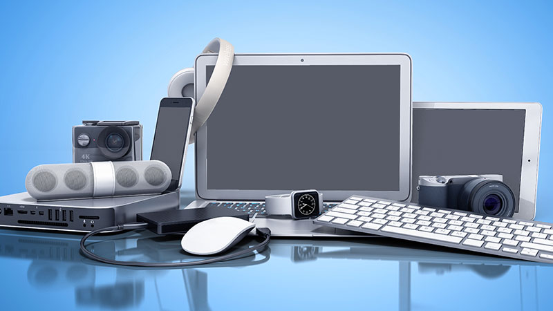 Bild von unterschiedlichen Elektronikgeräten, wie Computer, Lautsprecher, Kameras auf blauem Hintergrund